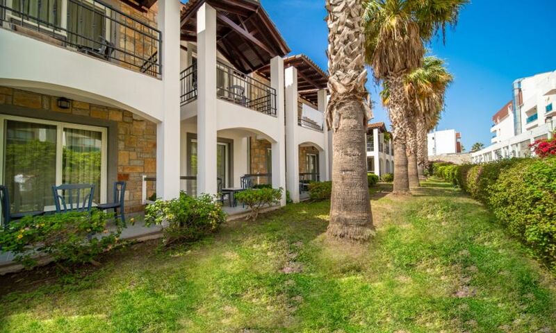 TİANA BEACH RESORT HOTEL 4 GECE 5 GÜN